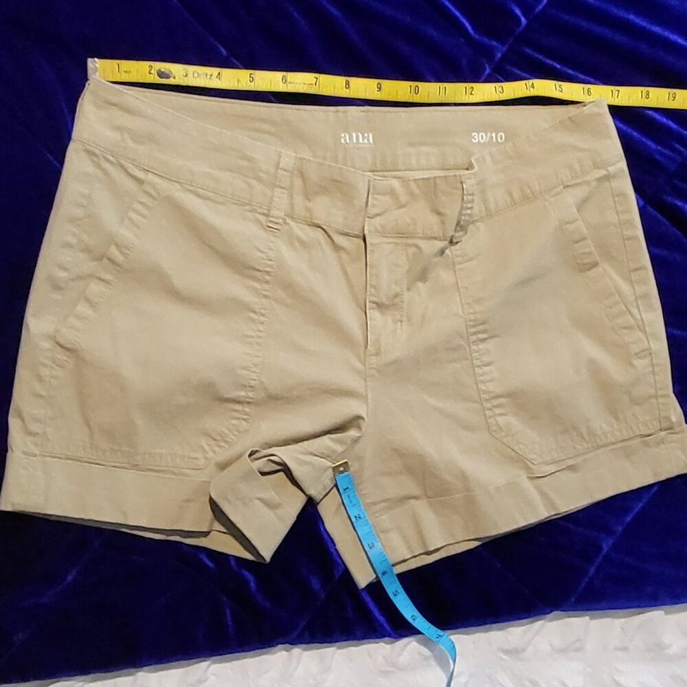 A.N.A. Womens Khaki size 10 shorts with pockets